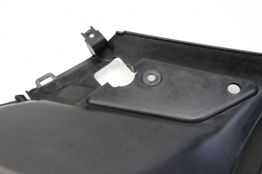 photo de CACHE SOTTO SELLA SINISTRO PEUGEOT KISBEE 2T 50 (2018 - 2022) - Zoom sui componenti