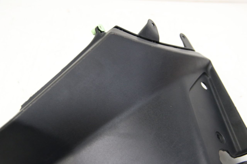 photo de CACHE SOTTO SELLA SINISTRO PEUGEOT KISBEE 2T 50 (2018 - 2022) - Dettagli dei punti di fissaggio