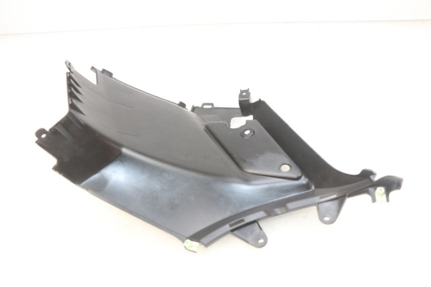 photo de CACHE SOTTO SELLA SINISTRA PEUGEOT KISBEE 4T 50 (2018 - 2022) - Zoom sullo stato d'uso