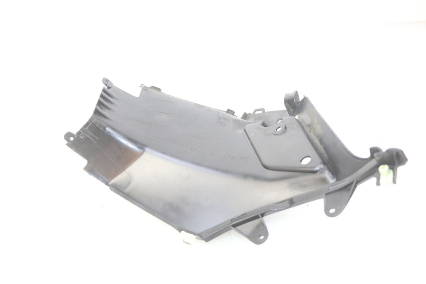 photo de CACHE SOTTO SELLA SINISTRA PEUGEOT KISBEE 4T 50 (2018 - 2022) - Dettaglio del componente