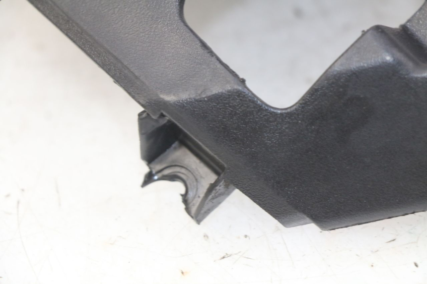 photo de CACHE SOTTO SELLA SINISTRA PEUGEOT KISBEE 4T 50 (2018 - 2022) - Altra angolazione