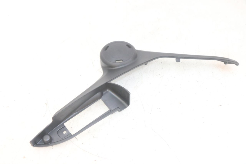 photo de CARENA SOTTO SELLA SINISTRA PIAGGIO MP3 HPE 300 (2019 - 2026) - Primo piano tecnico