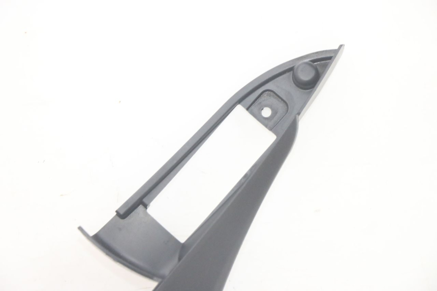 photo de CARENA SOTTO SELLA SINISTRA PIAGGIO MP3 HPE 300 (2019 - 2026) - Stato della superficie e materiale