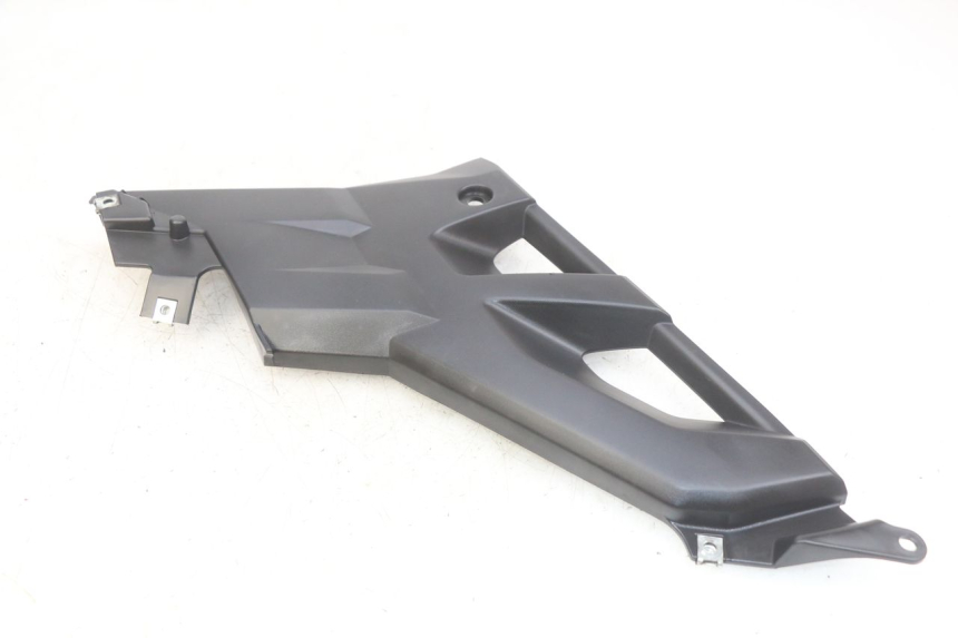 photo de COPERCHIO SOTTO SELLA SINISTRO YAMAHA MT ABS 125 (2014 - 2018) - Primo piano tecnico