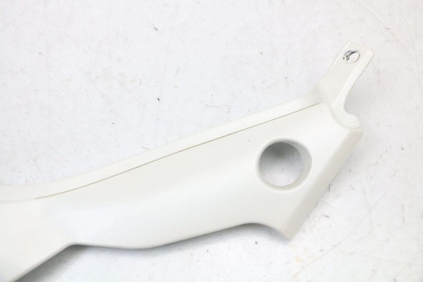 photo de CARENA SOTTO SELLA SINISTRA MOTO GUZZI NORGE 8V GT 1200 (2011 - 2016) - Zoom sullo stato d'uso