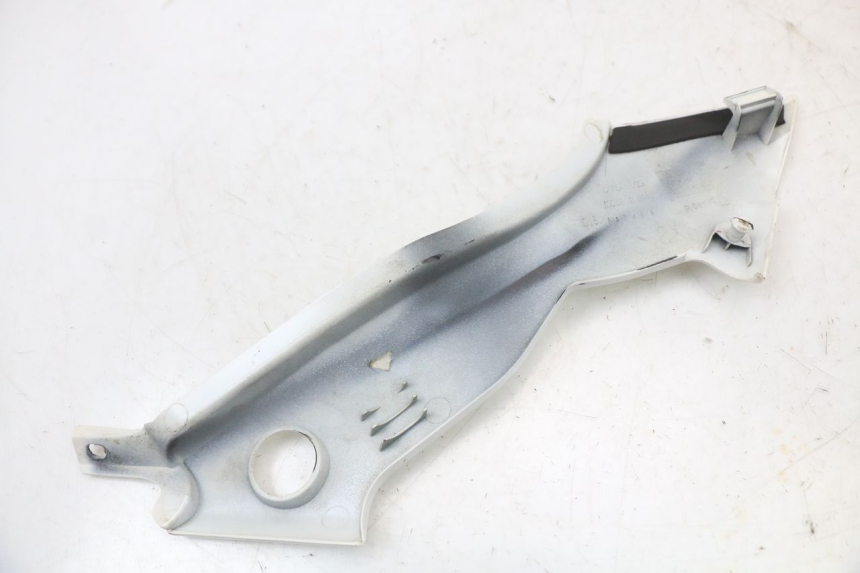 photo de CARENA SOTTO SELLA SINISTRA MOTO GUZZI NORGE 8V GT 1200 (2011 - 2016) - Primo piano tecnico