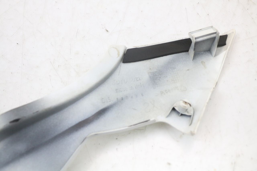 photo de CARENA SOTTO SELLA SINISTRA MOTO GUZZI NORGE 8V GT 1200 (2011 - 2016) - Dettagli dei punti di fissaggio