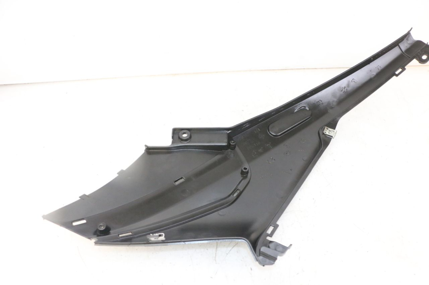 photo de CARENA SOTTO SELLA SINISTRA PIAGGIO NRG POWER PUREJET 50 (2018 - 2021) - Dettaglio del componente