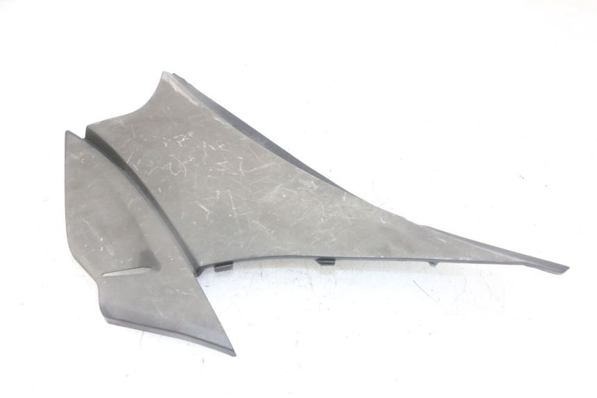 photo de CARENA SOTTO SELLA SINISTRA HONDA NTV DEAUVILLE ABS 700 (2007 - 2016) - Dettaglio del componente