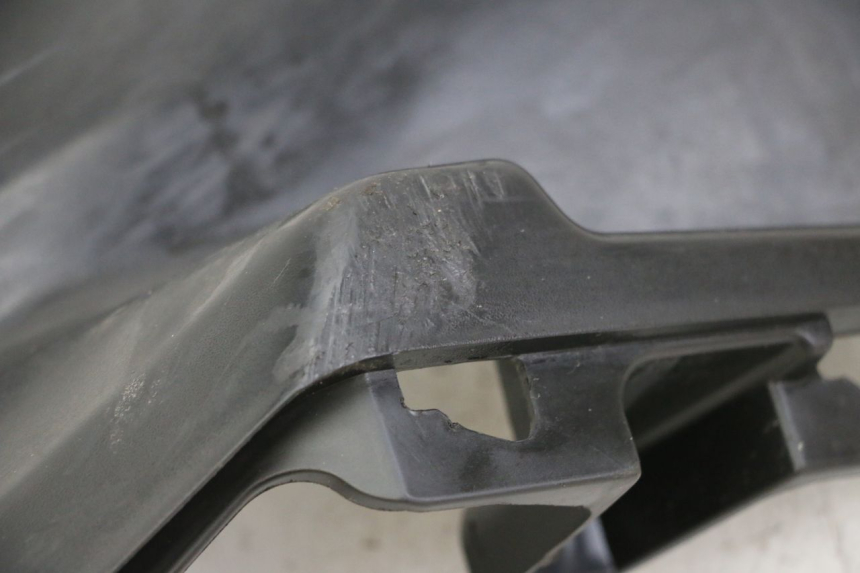 photo de CARENA SOTTO SELLA SINISTRA SYM ORBIT III 3 4T 50 (2021 - 2025) - Caratteristiche distintive