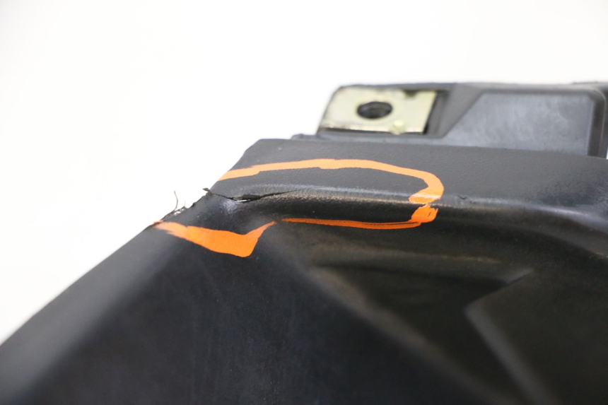 photo de CARENA SOTTO SELLA SINISTRA SYM ORBIT III 3 4T 50 (2021 - 2025) - Primo piano tecnico