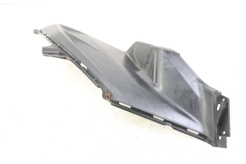 photo de CARENA SOTTO SELLA SINISTRA SYM ORBIT III 3 4T 50 (2021 - 2025) - Marcature e riferimenti originali