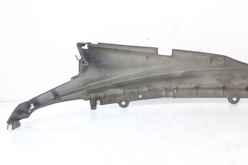 photo de CACHE SOTTO SELLA SINISTRA PEUGEOT DJANGO 125 (2014 - 2017) - Dettagli dei punti di fissaggio