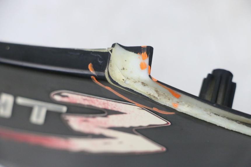 photo de CARENA SOTTO SELLA SINISTRA PEUGEOT SPEEDFIGHT 3 LC 2T 50 (2009 - 2015) - Ricambio usato controllato