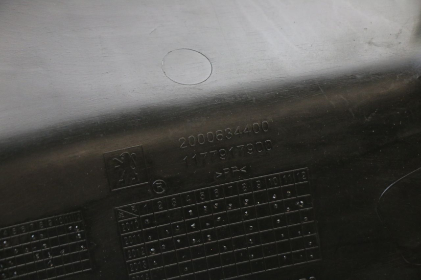 photo de CARENA SOTTO SELLA SINISTRA PEUGEOT STREETZONE I 2T 50 (2018 - 2020) - Primo piano tecnico