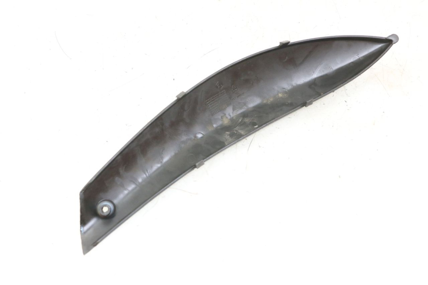 photo de CARENA SOTTO SELLA SINISTRA PIAGGIO BEVERLY 125 (1998 - 2005) - Dettaglio del componente