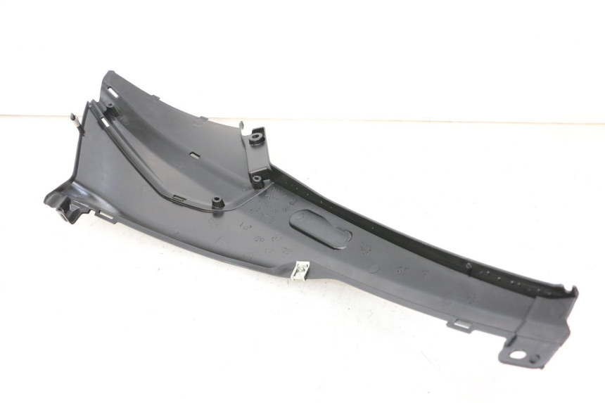 photo de CARENA SOTTO SELLA SINISTRA PIAGGIO NRG POWER PUREJET 50 (2018 - 2021) - Zoom sullo stato d'uso