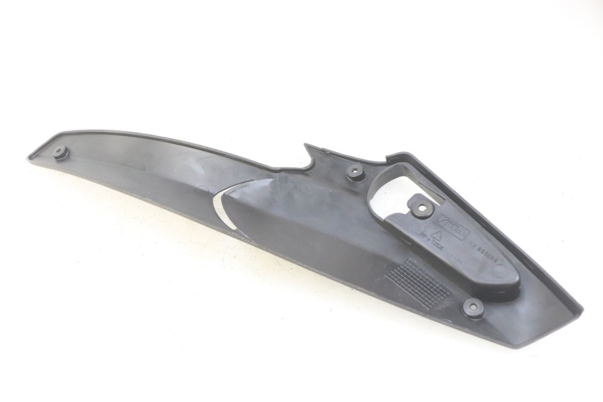 photo de CACHE SOTTO SELLA SINISTRO GILERA RUNNER SP 50 (2009 - 2017) - Dettaglio del componente