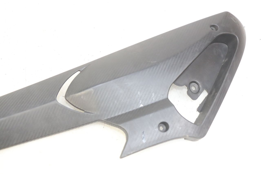 photo de CACHE SOTTO SELLA SINISTRO GILERA RUNNER SP 50 (2009 - 2017) - Dettaglio del componente