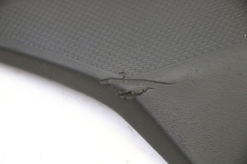 photo de COPERCHIO SOTTO SELLA SINISTRO GILERA SMT SUPERMOTARD 50 (2009 - 2017) - Altra angolazione