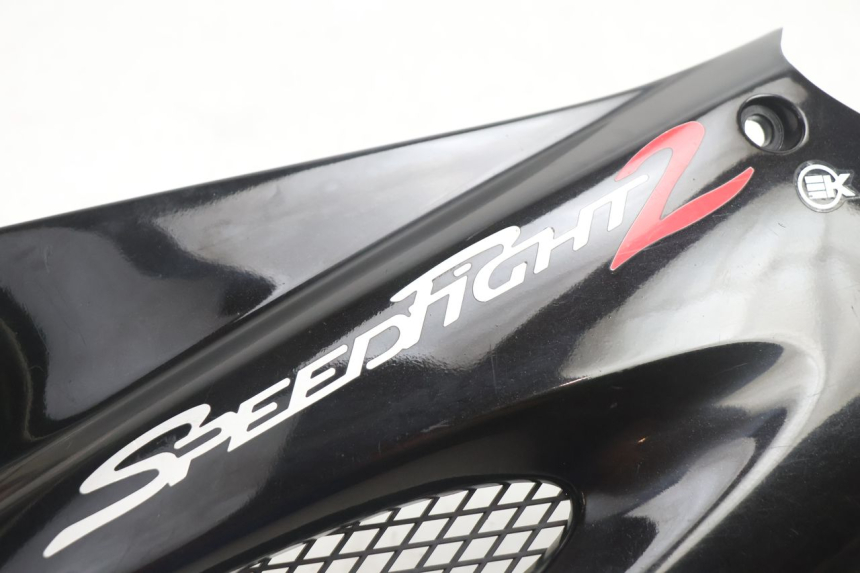 photo de CARENA SOTTO SELLA SINISTRA PEUGEOT SPEEDFIGHT 2 AC 50 (2000 - 2009) - Dettaglio del componente
