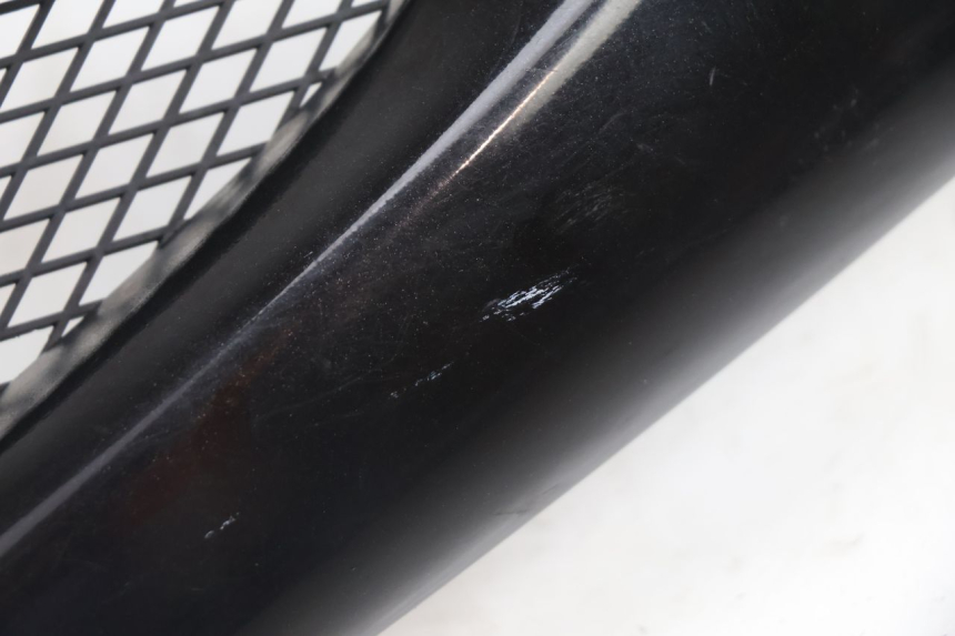 photo de CARENA SOTTO SELLA SINISTRA PEUGEOT SPEEDFIGHT 2 AC 50 (2000 - 2009) - Zoom sullo stato d'uso