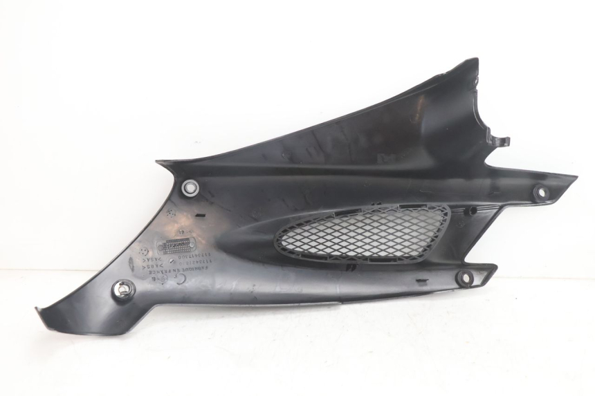 photo de CARENA SOTTO SELLA SINISTRA PEUGEOT SPEEDFIGHT 2 AC 50 (2000 - 2009) - Primo piano tecnico