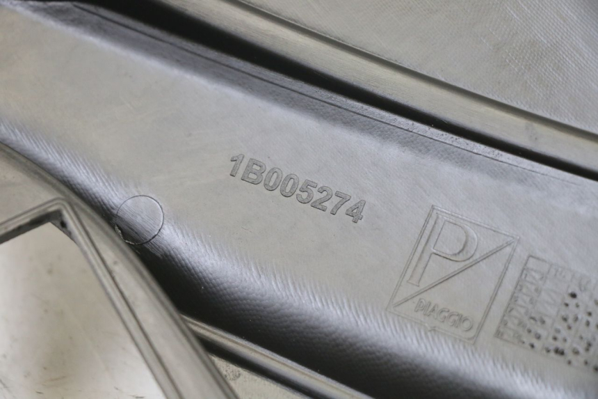 photo de CACHE SOTTO SELLA SINISTRA APRILIA SR 2T 50 (2018 - 2022) - Primo piano tecnico