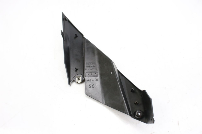 photo de CACHE SOTTO SELLA SINISTRA APRILIA SR R 2T LC 50 (2018 - 2021) - Primo piano tecnico