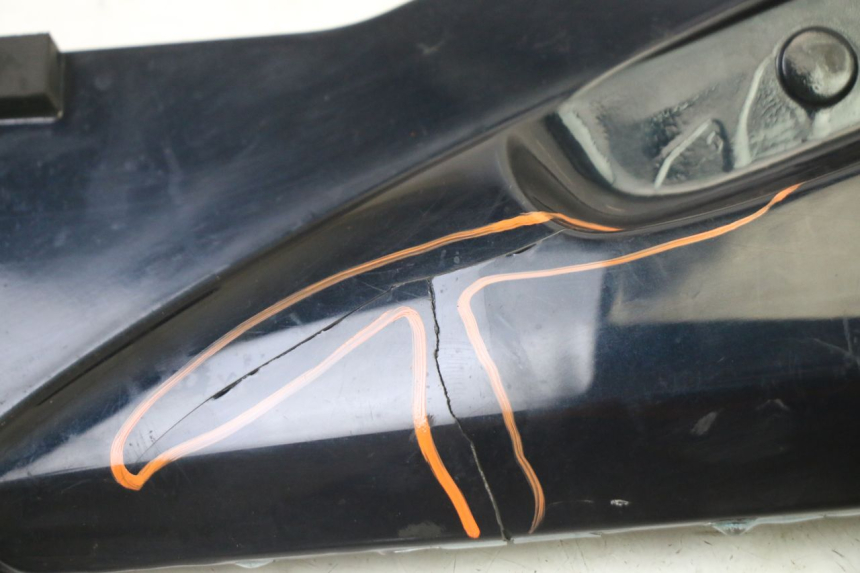 photo de CARENA SOTTO SELLA SINISTRA HONDA ST PAN EUROPEAN 1300 (2002 - 2013) - Dettaglio del componente