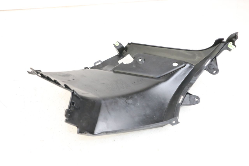 photo de CARENA SOTTO SELLA SINISTRA PEUGEOT STREETZONE I 2T 50 (2018 - 2020) - Dettaglio del componente