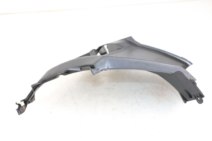 photo de CARENA SOTTO SELLA SINISTRA PEUGEOT STREETZONE I 2T 50 (2018 - 2020) - Altra angolazione