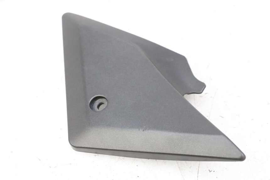 photo de CARENA SOTTO SELLA SINISTRA SUZUKI SV S 650 (2003 - 2009) - Zoom sullo stato d'uso