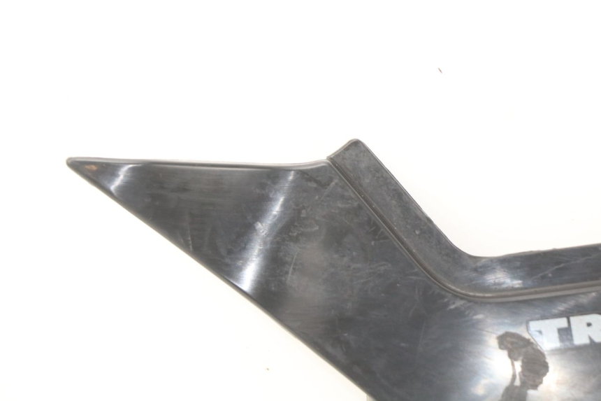 photo de COPERCHIO SOTTO SELLA SINISTRO YAMAHA TW 125 (1998 - 2002) - Vista d'insieme del prodotto