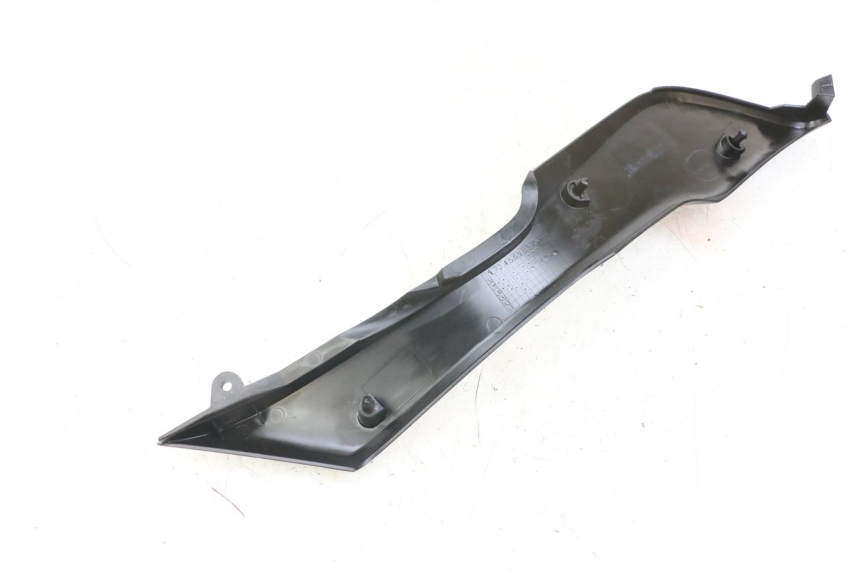 photo de COPERCHIO SOTTO SELLA SINISTRO KAWASAKI VERSYS ABS 650 (2015 - 2018) - Zoom sullo stato d'uso