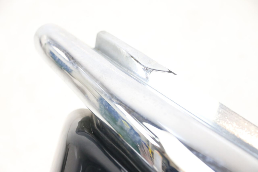 photo de CARENA SOTTO SELLA SINISTRA SUZUKI VL INTRUDER 125 (2004 - 2007) - Zoom sui componenti