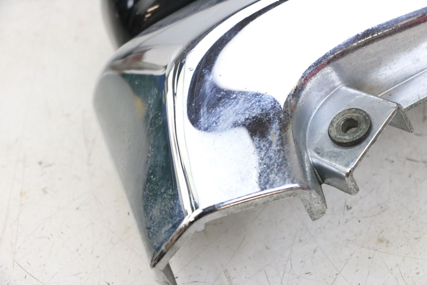 photo de CARENA SOTTO SELLA SINISTRA SUZUKI VL INTRUDER 125 (2004 - 2007) - Primo piano tecnico