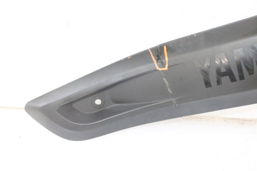 photo de COPERCHIO SOTTO SELLA SINISTRO YAMAHA X-MAX XMAX 125 (2010 - 2013) - Primo piano ad alta risoluzione