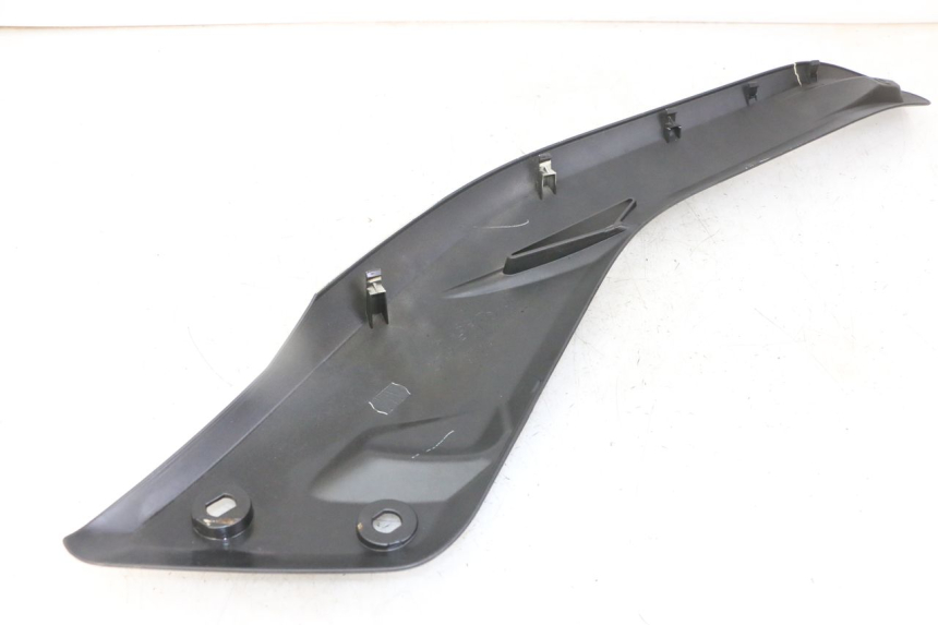 photo de COPERCHIO SOTTO SELLA SINISTRO YAMAHA X-MAX XMAX 125 (2010 - 2013) - Vista d'insieme del prodotto