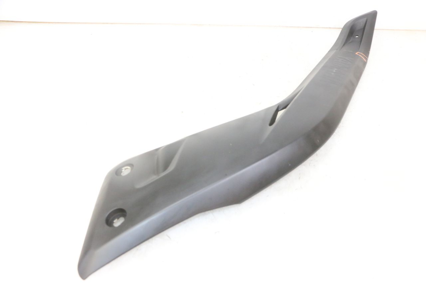 photo de COPERCHIO SOTTO SELLA SINISTRO YAMAHA X-MAX XMAX 125 (2010 - 2013) - Dettagli dei punti di fissaggio