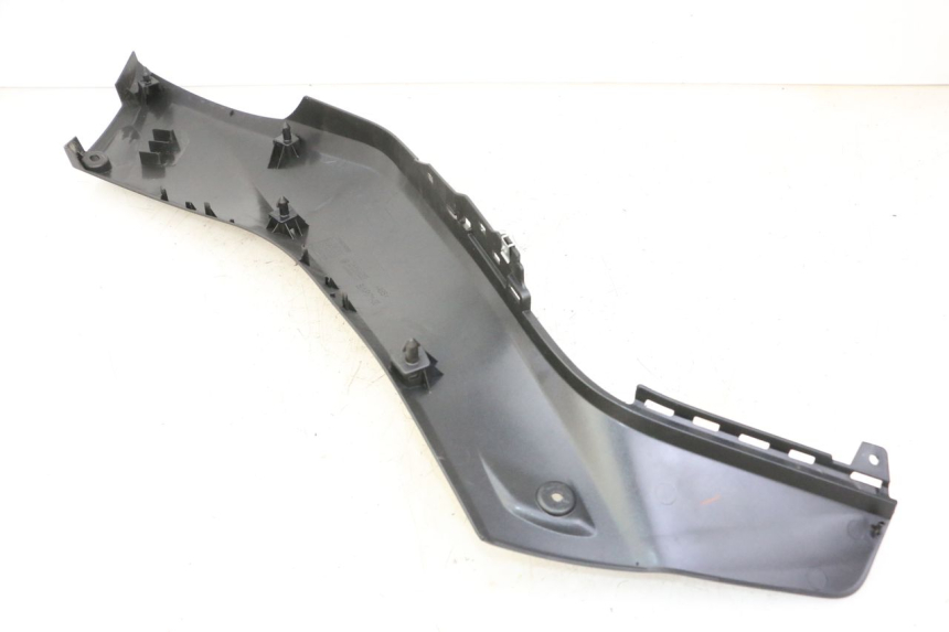 photo de CARENA SOTTO SELLA SINISTRA YAMAHA XMAX X-MAX 125 (2021 - 2025) - Dettaglio del componente