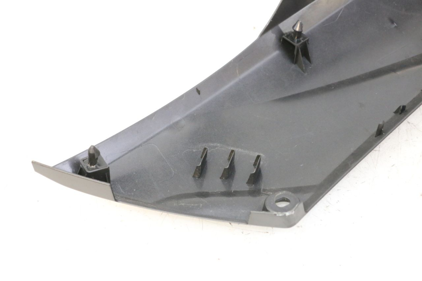 photo de CARENA SOTTO SELLA SINISTRA YAMAHA XMAX X-MAX 125 (2021 - 2025) - Zoom sullo stato d'uso