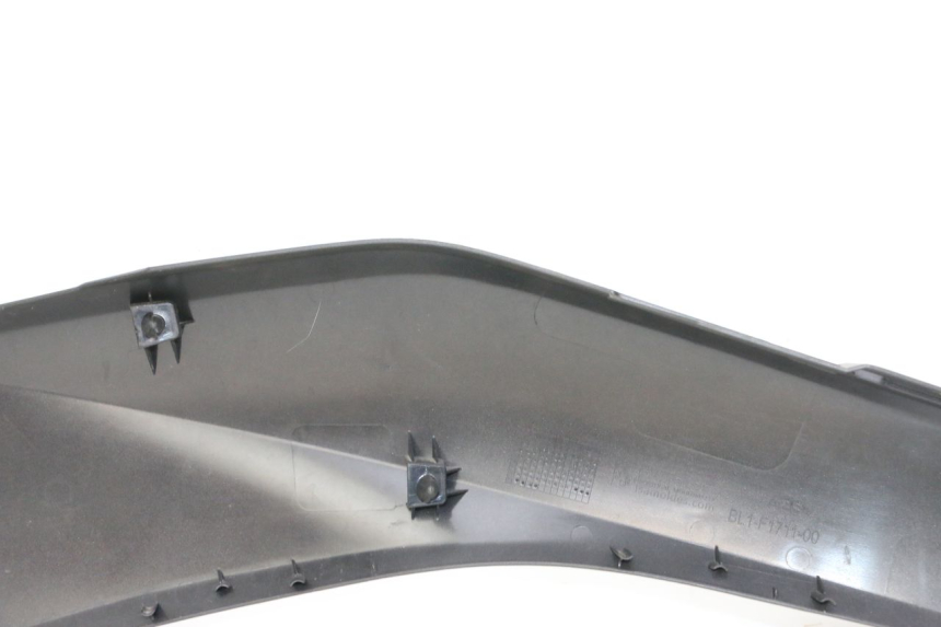 photo de CARENA SOTTO SELLA SINISTRA YAMAHA XMAX X-MAX 125 (2021 - 2025) - Primo piano tecnico