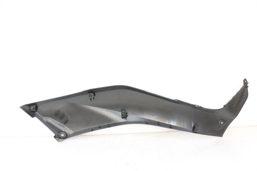 photo de CARENA SOTTO SELLA SINISTRA YAMAHA XMAX X-MAX 125 (2021 - 2025) - Dettagli dei punti di fissaggio