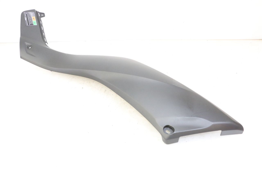 photo de CARENA SOTTO SELLA SINISTRA YAMAHA XMAX X-MAX 125 (2021 - 2025) - Stato della superficie e materiale