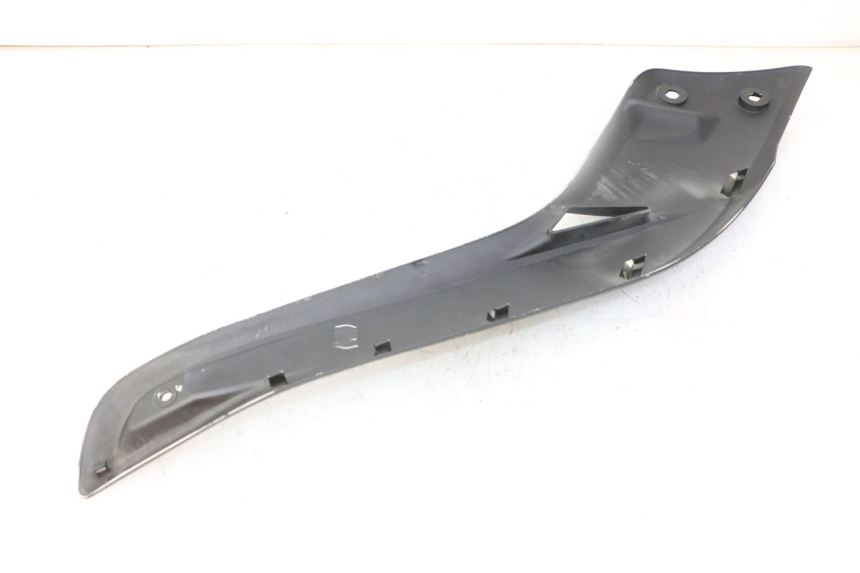 photo de COPERCHIO SOTTO SELLA SINISTRO YAMAHA X-MAX XMAX 125 (2010 - 2013) - Primo piano tecnico