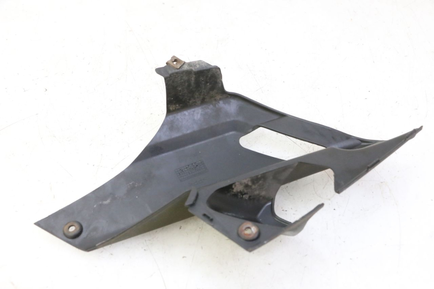 photo de COPERCHIO SOTTO SELLA SINISTRO YAMAHA X-MAX XMAX 250 (2006 - 2009) - Altra angolazione