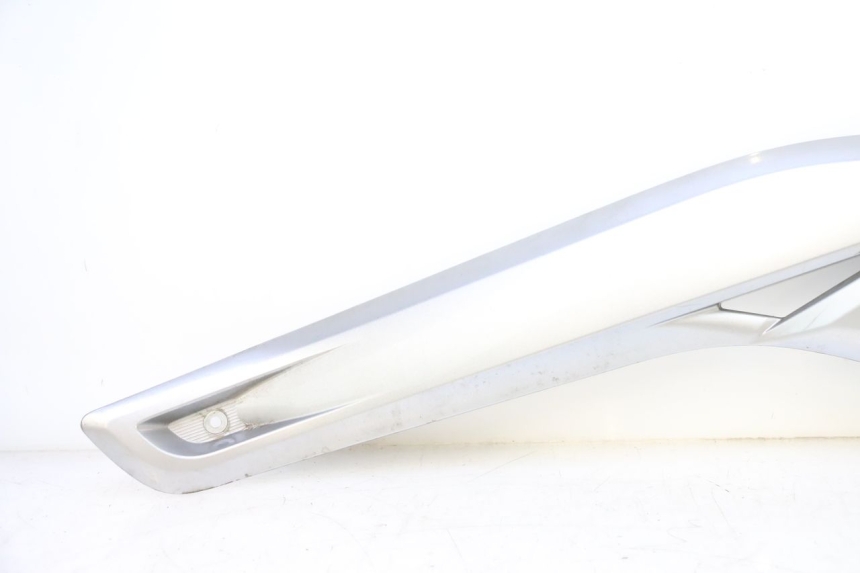 photo de COPERCHIO SOTTO SELLA SINISTRO YAMAHA X-MAX XMAX 125 (2010 - 2013) - Dettaglio del componente