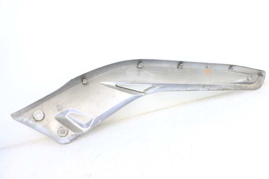 photo de COPERCHIO SOTTO SELLA SINISTRO YAMAHA X-MAX XMAX 125 (2010 - 2013) - Dettagli dei punti di fissaggio