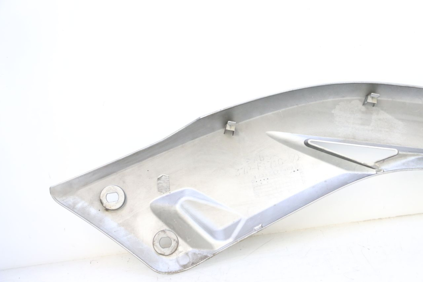 photo de COPERCHIO SOTTO SELLA SINISTRO YAMAHA X-MAX XMAX 125 (2010 - 2013) - Stato della superficie e materiale